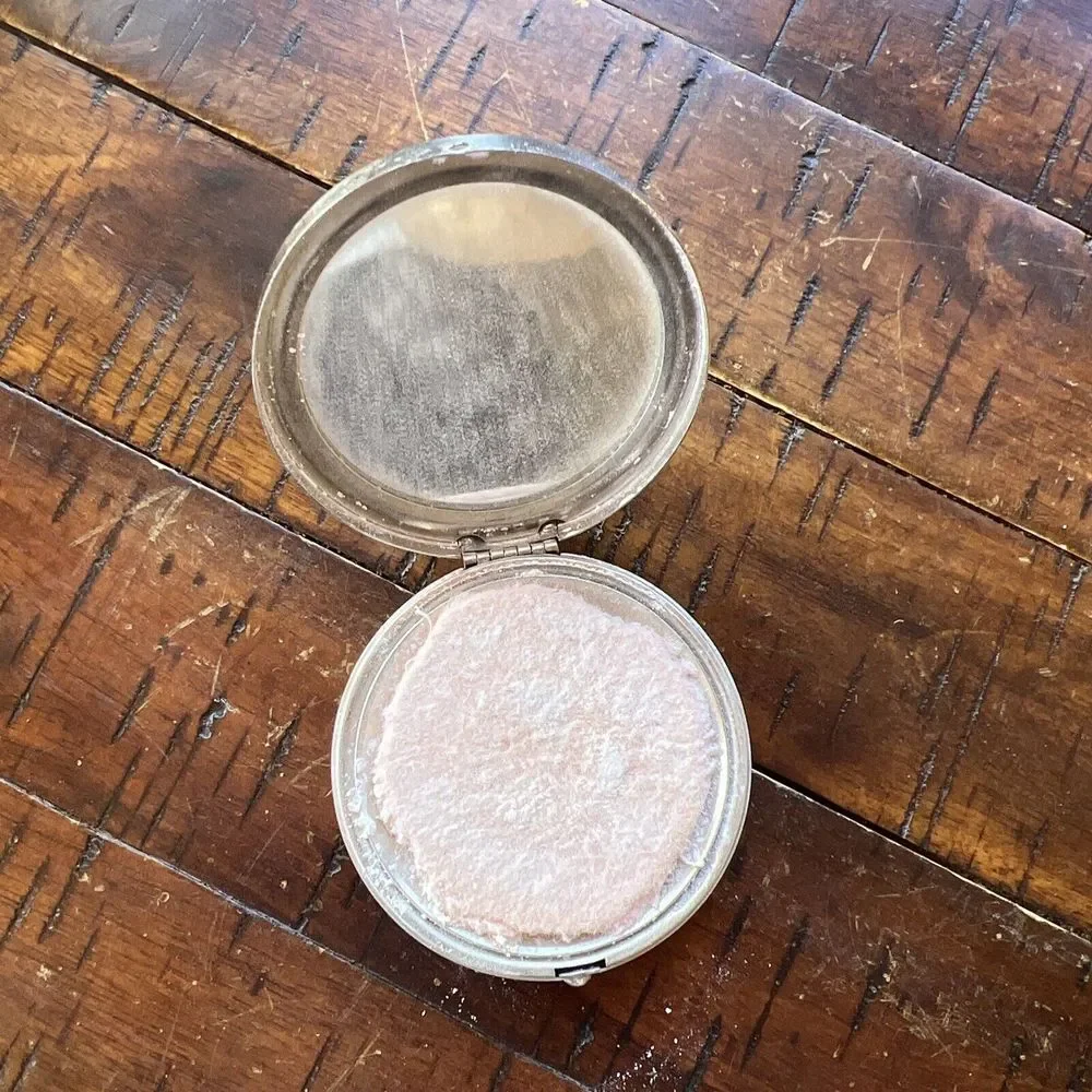 Vintage RICHARD HUDNUT Makeup Compact Silver‎ Tone